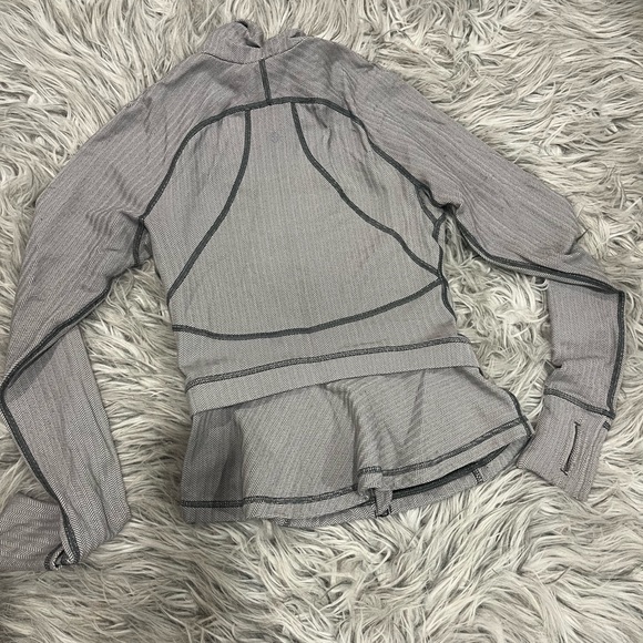 LULULEMON DEFINE JACKET (Peplum). Size 4 - Picture 2 of 3